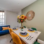 Seafront 3 Bedroom Flat Sleep 10 Guests