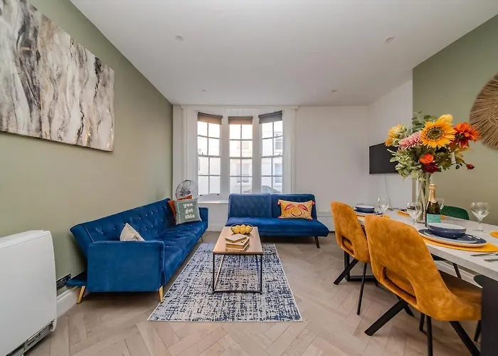Seafront 3 Bedroom Flat Sleep 10 Guests