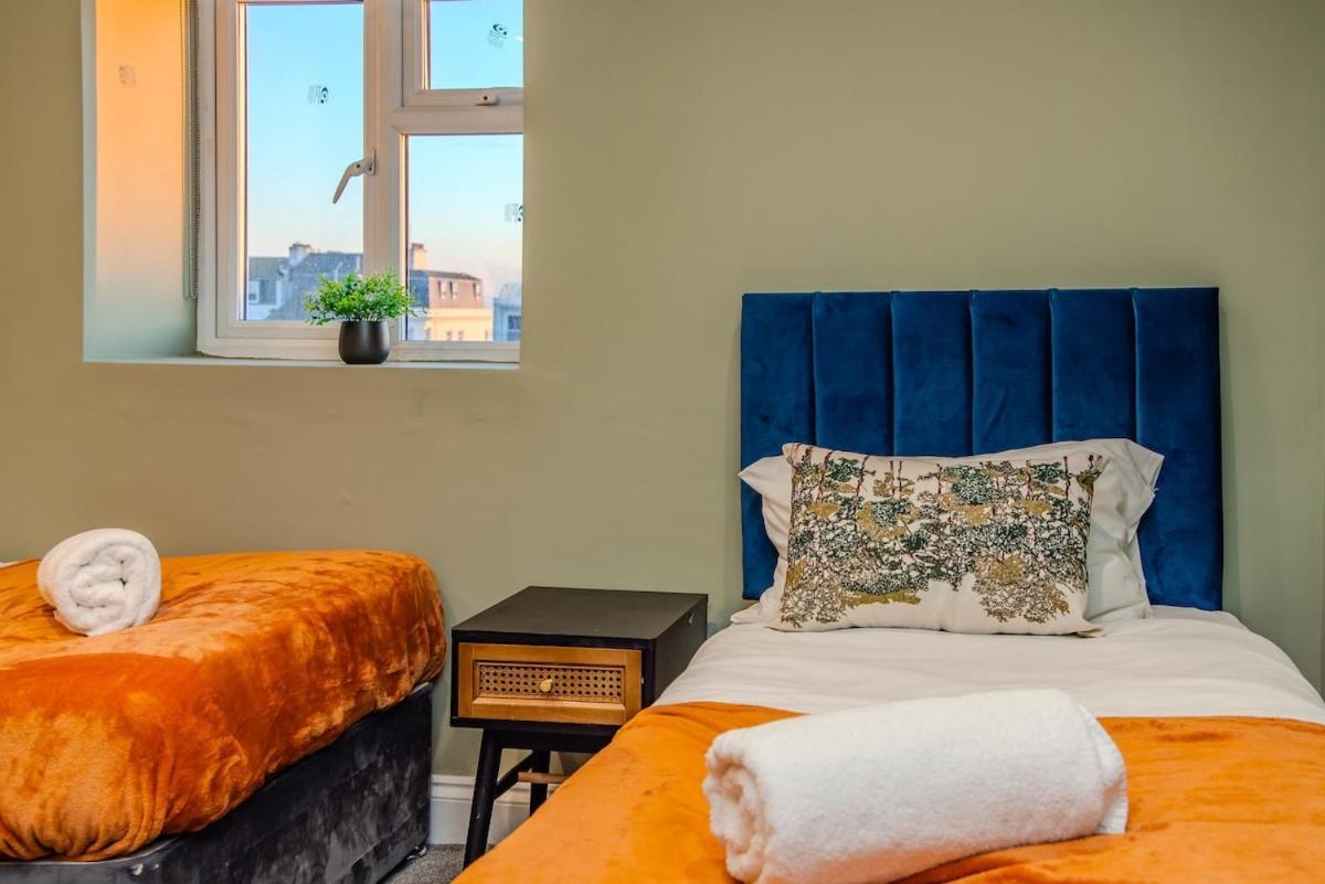 Seafront 3 Bedroom Flat Sleep 10 Guests *